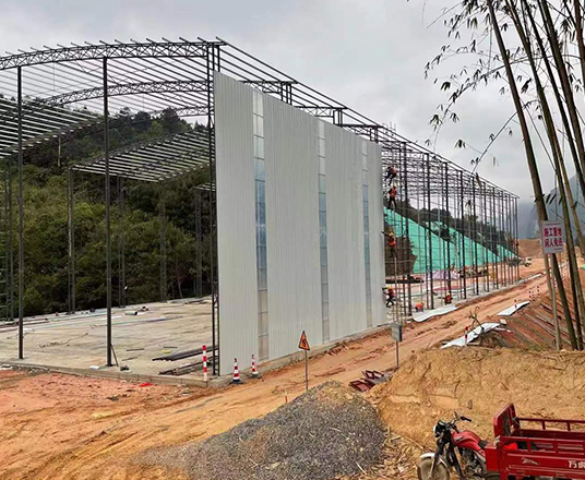 怎么在山坡上建造云南活动板房